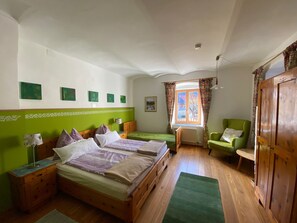 1 habitación, escritorio, cuna de viaje y wifi 