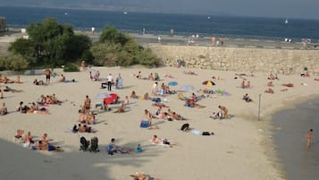 Beach nearby, beach towels