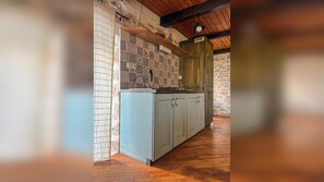 雪櫃、爐具、咖啡機/沖茶器、電熱水壺