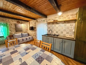 Interior - Time window, Mantova, Bed & Bike (Betina,Murter)