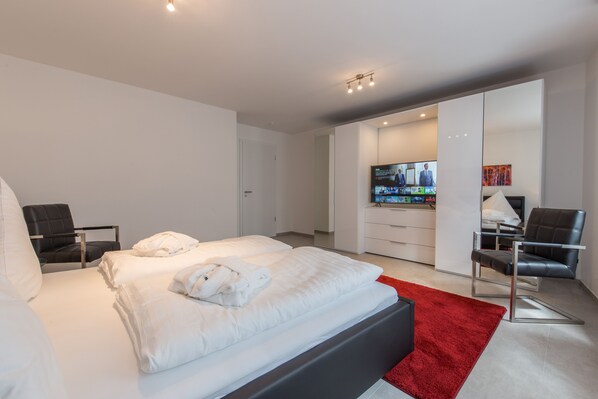 2 bedrooms, in-room safe, iron/ironing board, WiFi