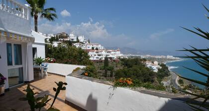 Schönes Apt. mit 2 Schlafz. , große Terrasse, Traumblick, gem. Pool, strandnah