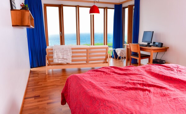 2 chambres, bureau, lit de bébé portatif, accès au Wi-Fi (inclus)