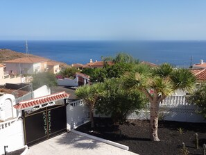 Property grounds - Enjoy life away from mass tourism with a fantastic sea view! (Candelaria)