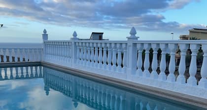 ¡Disfruta de la vida lejos del turismo de masas con una fantástica vista al mar!