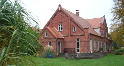 Altes Bauernhaus, großer Garten, 2 Schlafzimmer, große Küche