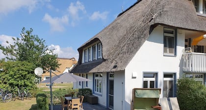 Thatched roof, 2 floors, 82m², private terrace, WiFi, 6 people, 2 bedrooms, large bathroom, 