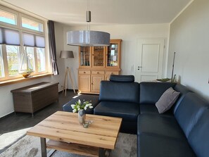 Smart TV, video games, DVD player, table tennis - Thatched roof, 2 floors, 82m², private terrace, WiFi, 6 people, 2 bedrooms, large bathroom,  (Stolpe auf Usedom)