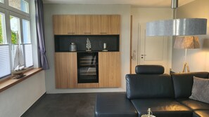 Smart-tv, videospil, dvd-afspiller, bordtennisbord