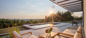 EXLUSIVER BUNGALOW NATURAL POOL NEAR AN ES spa