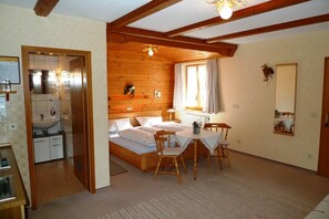 1 bedroom, in-room safe, iron/ironing board, free WiFi