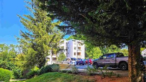 المنطقة المحيطة بالمنشأة