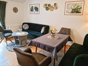 Smart-TV, DVD-spiller, bordtennis og bøker