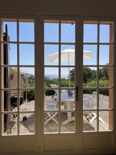 Typical house of Provence in quiet surroundings, with breathtaking sea-view