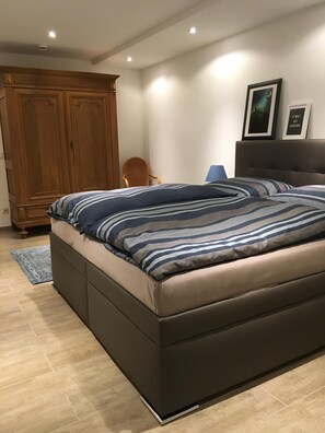 1 bedroom, iron/ironing board, travel cot, WiFi