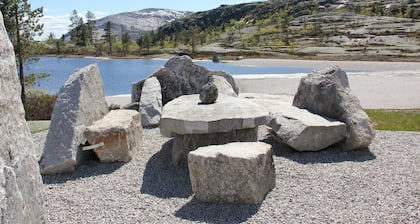 Nueva cabaña con vista a montañas y lagos, Wi-Fi, sauna, canoa, perro ok