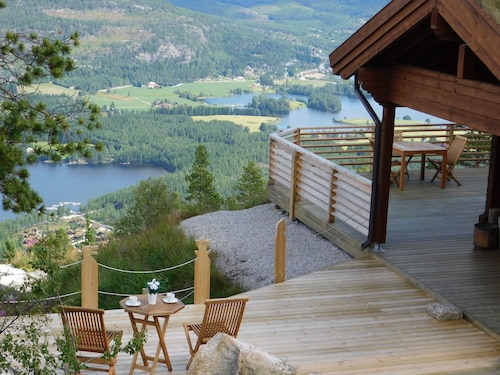 Gemütliches Ferienhaus mit Blick auf Berge & Seen; mitten im Skigebiet