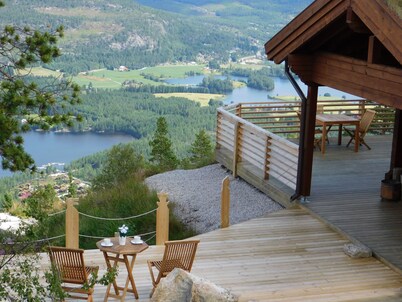 Cozy vacation home with views of mountains & lakes; in the middle of the ski area