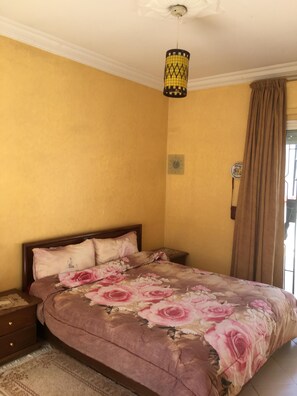 1 makuuhuone, silitysrauta/-lauta, vuodevaatteet, pääsy pyörätuolilla