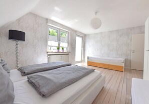 2 chambres, fer et planche à repasser, Wi-Fi, draps fournis