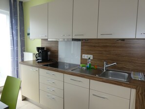 Fridge, microwave, stovetop, dishwasher