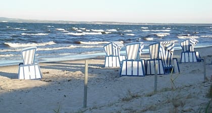 2 huoneen huoneisto Kurparkcarreessa, hissillä 1. kerrokseen, rantaetäisyys 80m