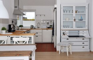Fridge, microwave, oven, stovetop - Beautiful new holiday home with a large garden (Kappeln)