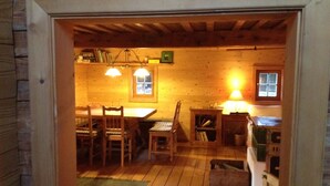 A cozy wooden interior with a dining table, chairs, and a lamp. - Find rest - experience nature -Aussteigen on time (Stanz im Mürztal)
