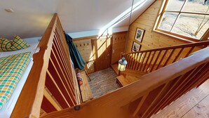 A wooden staircase with a view of a room below. - Find rest - experience nature -Aussteigen on time (Stanz im Mürztal)