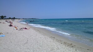 A beach with people sunbathing and swimming. - Pleasant villa seaside with private pool garden 2000m2 (SOLARO)