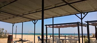 Pleasant villa seaside with private pool garden 2000m2