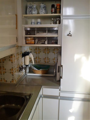 Refrigerador, microondas, horno, placa de cocina