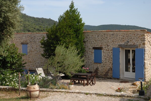 Outdoor dining - Cottage in the Bastidedesgipieres, near the Lac de Sainte Croix du Verdon (Aups)