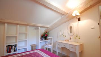 2 slaapkamers, een strijkplank/strijkijzer, reisbedje, gratis wifi