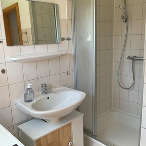 Shower - Apartment "Coastal proximity ahoy!" really cozy maritime living (Wenkendorf auf Fehmarn)
