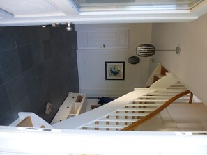 المنشأة من الدا خل