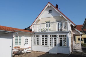 Exterior - Cozy brick house with garden near Cologne Bonn Phantasialand Christmas market (Bornheim)