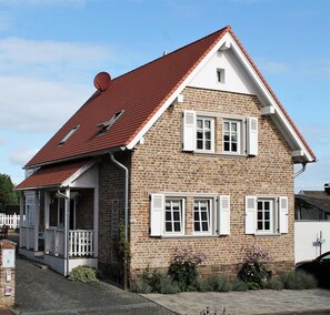 Exterior - Cozy brick house with garden near Cologne Bonn Phantasialand Christmas market (Bornheim)
