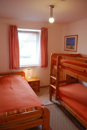 2 chambres, fer et planche à repasser, lit parapluie, Wi-Fi gratuit