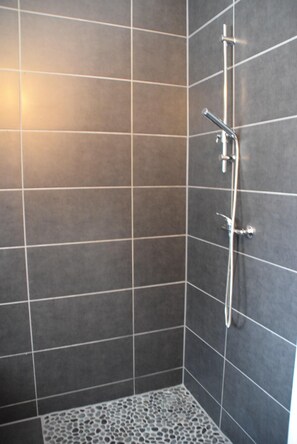 Shower, hair dryer, towels, soap - MESSE + Airport Nuremberg - Fürth - Erlangen - Bamberg - Rest Nature - Time out (Lauf an der Pegnitz)