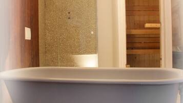 Badkar, hÄrtork, handdukar och tvÄl