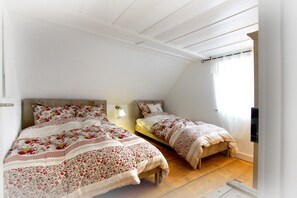 2 quartos, ferros/tábuas de passar roupa, Wi-Fi, roupa de cama
