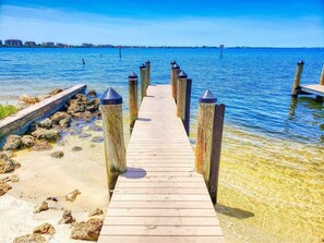 Beach nearby, sun-loungers, beach towels