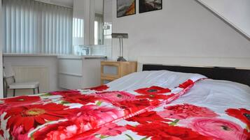 2 bedrooms, iron/ironing board, WiFi, bed sheets