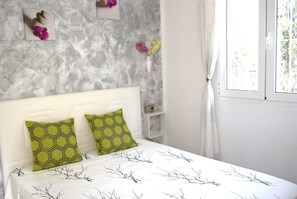 3 bedrooms, in-room safe, iron/ironing board, free WiFi