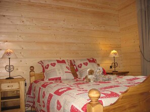 3 bedrooms, iron/ironing board, travel cot, free WiFi
