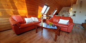 Smart-TV, DVD-Player, Bücher, Musikbibliothek