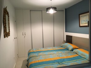 3 makuuhuonetta, silitysrauta/-lauta, vauvan matkasänky, ilmainen Wi-Fi