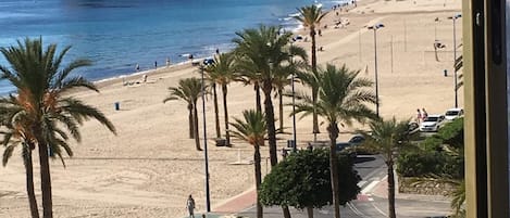 Una spiaggia nelle vicinanze