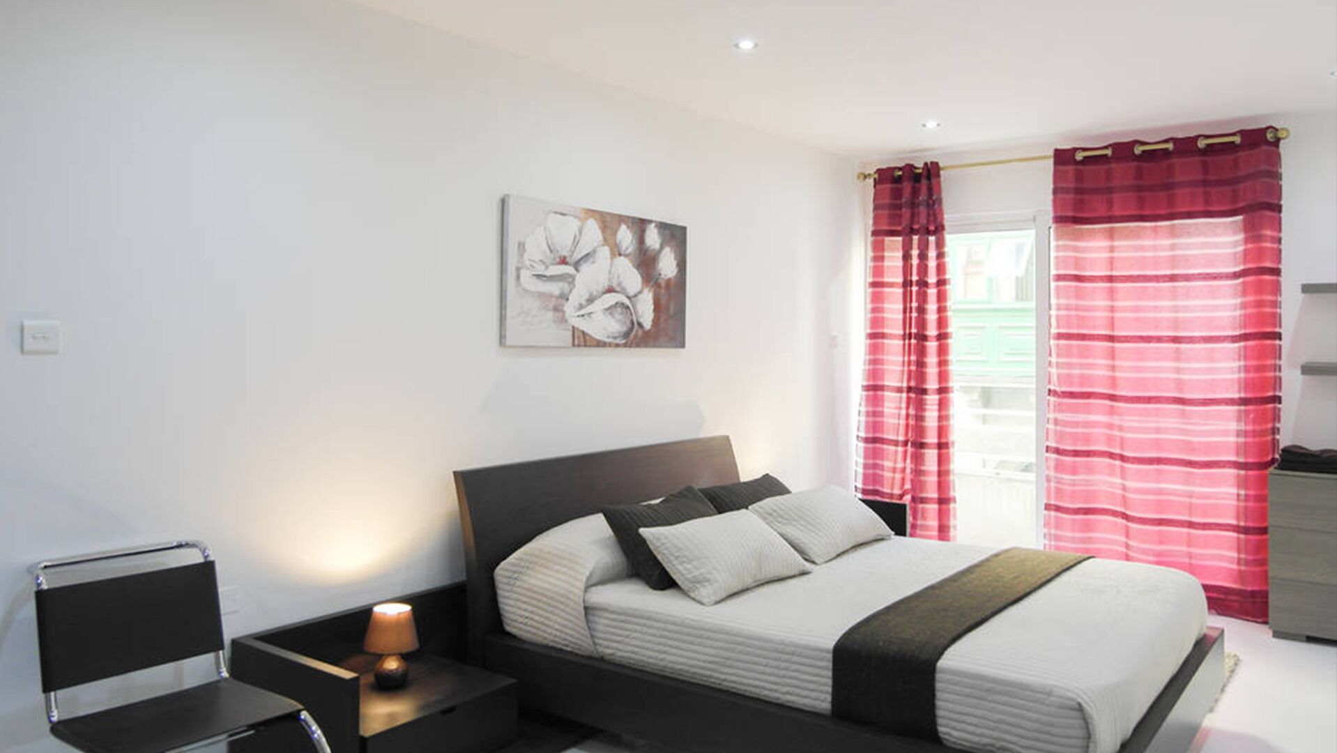 1 室のベッドルーム、アイロン / アイロン台、WiFi (無料)、ベッドシーツ